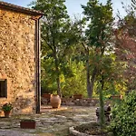 Villa La Pieve Di San Giovanni Luxury Retreat & Lustignano